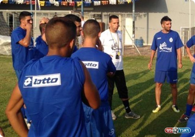 לבנות קבוצה מפתיעה. עמר ושחקני אולגה