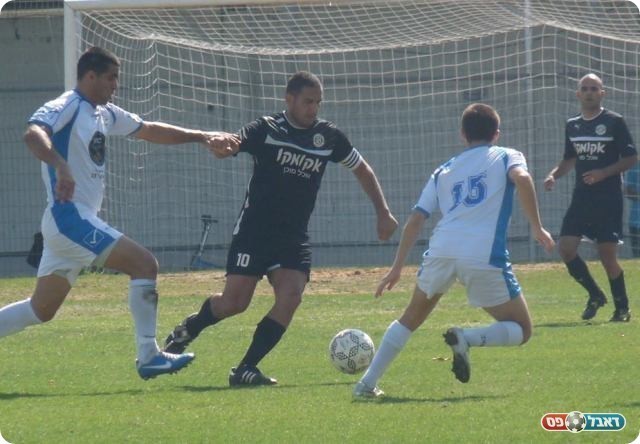 הזדמנויות לכבוש. יעל בפקעת אונואית (אלי שמואלי)