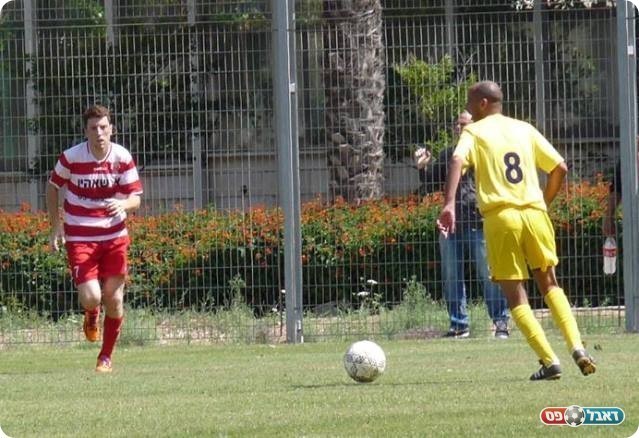 החזיר בישול. טיקר (משמאל) מול גרסי (אלי שמואלי)