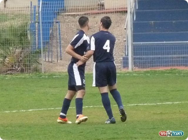 ומורחק ע"י מוסטפא ראבי (צילום: אלי שמואלי) 