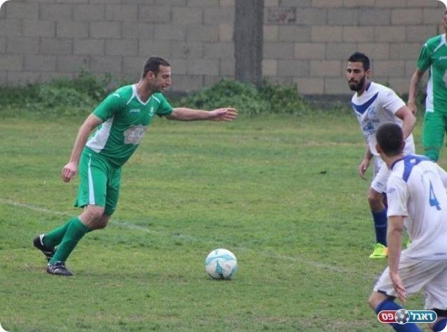 לחזור לקדמת הבמה. שלוסברג (כאמל אבו סעדה)