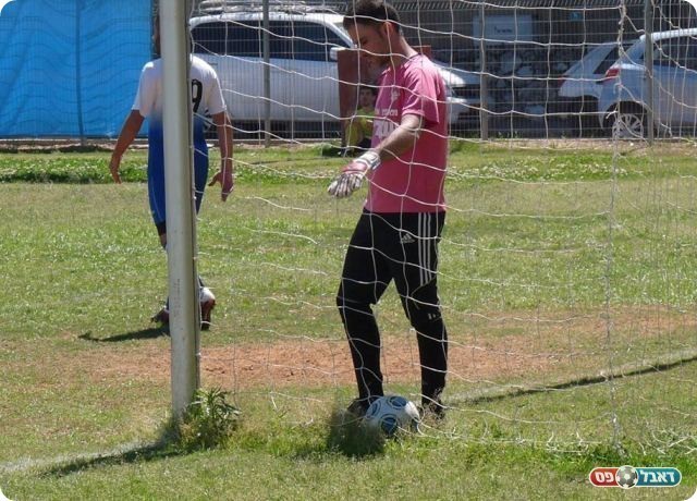 והכדור ברשת (צילום: אלי שמואלי)