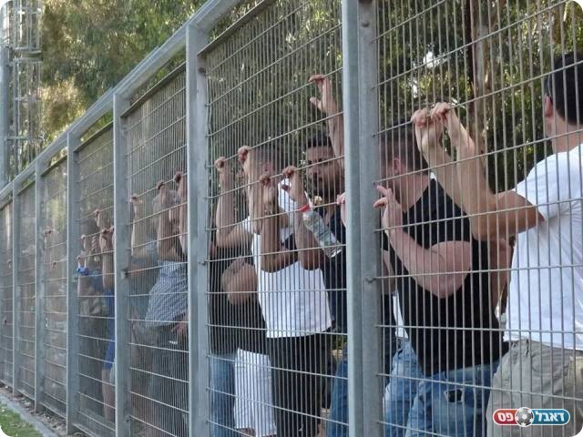 באו לראות את כוכבי העבר של נתניה. האוהדים (אלי שמואלי)