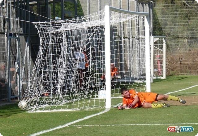 מכניע את נוביצקי (אלי שמואלי)