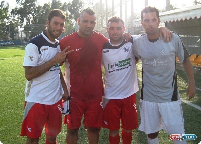 מחכים לקריית שלום. הכובשים והמבשלים (צילום: אלי שמואלי)