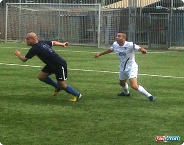 מבשרת רצתה לגמור את המשחק. אושר לוי (בלבן) ושאדי קובטי 