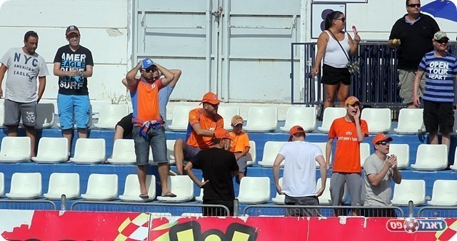 אוהדי ראשון לציון האמיצים, הגיעו למרות השרב הכבד (לירן דורף)