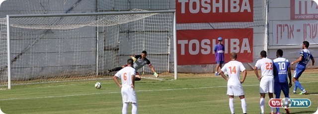 שבחון מחמיץ את הפנדל (לירן דורף)