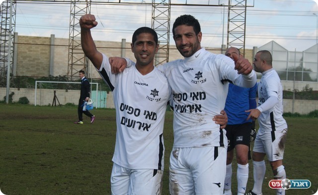 עם אדיב שרעבי במדי יבנה. בלם ענק