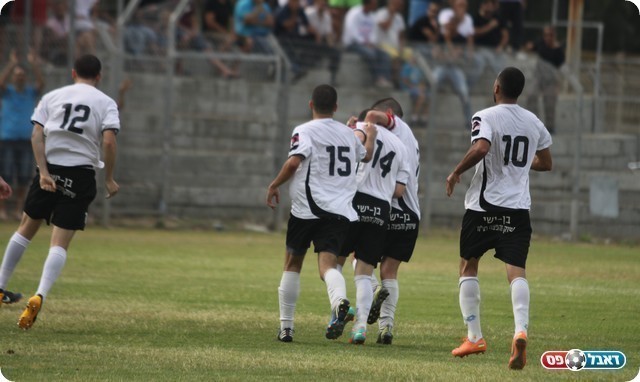 רוצים להמשיך במה שהתחלנו. שחקני אולגה חוגגים (צילום: שלומי גבאי)