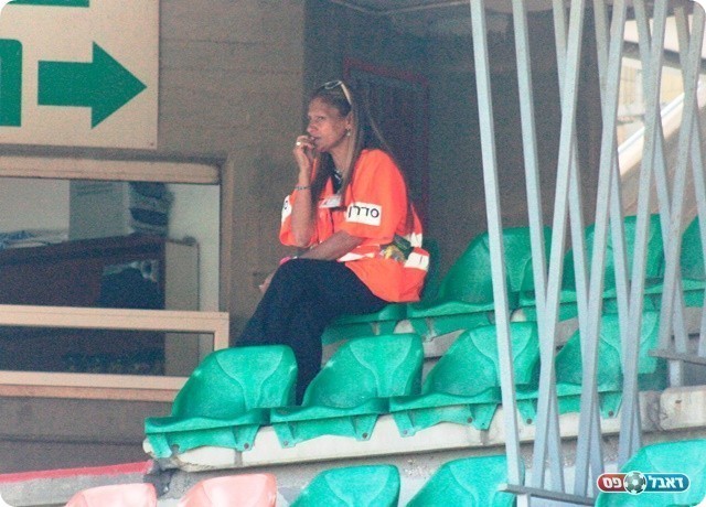 מחוסרת עבודה. הקרובה של דמתי