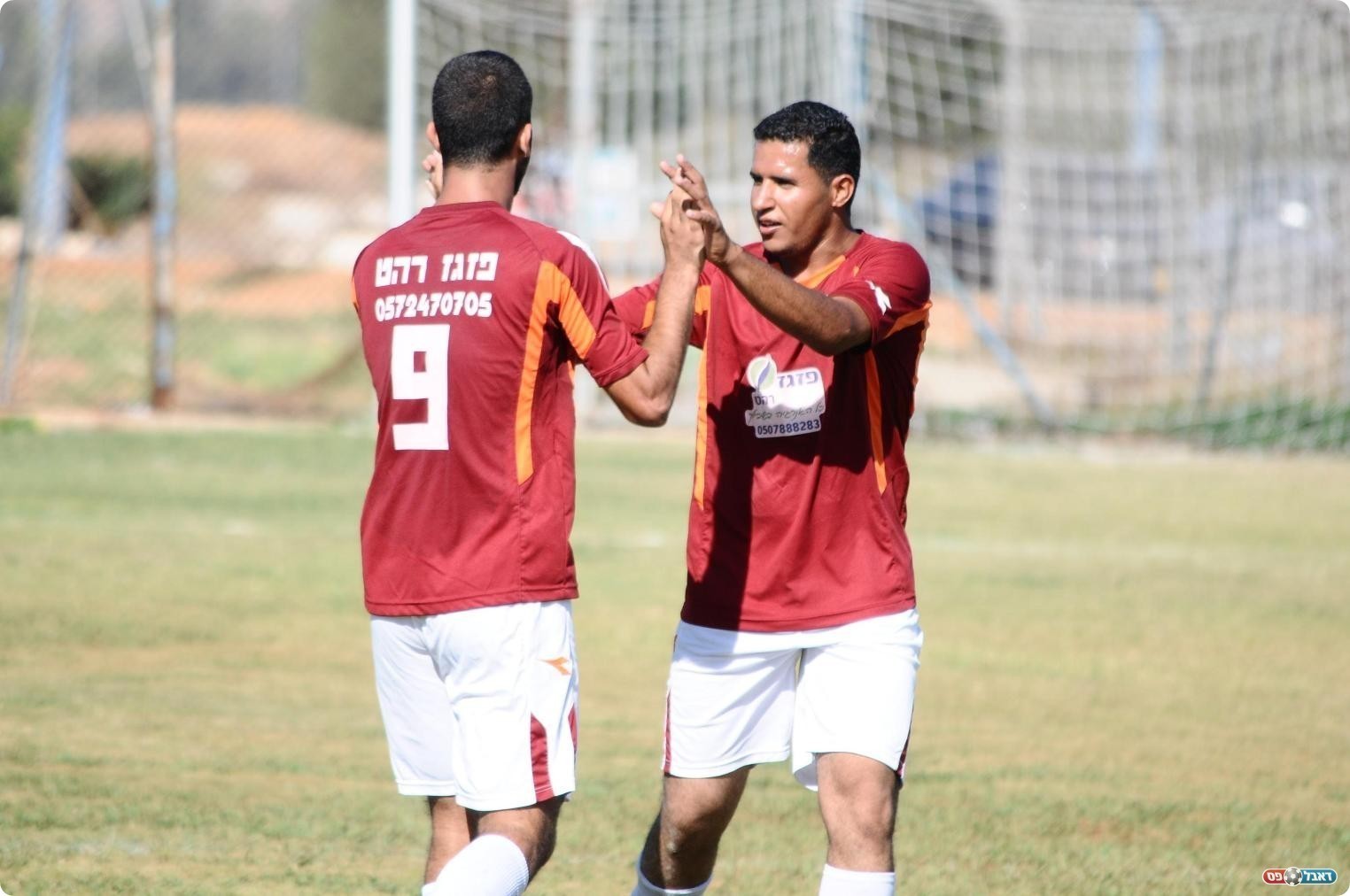 שער לא מחויב המציאות. סוויסה וקאיד אלפיניש חוגגים (צילום: אורי גבאי)