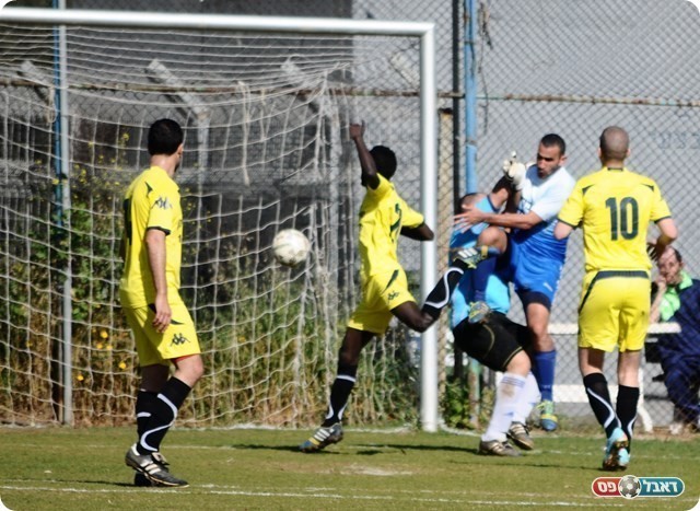 נבדל או עבירה. השער שנפסל (צילום: אורי גבאי)