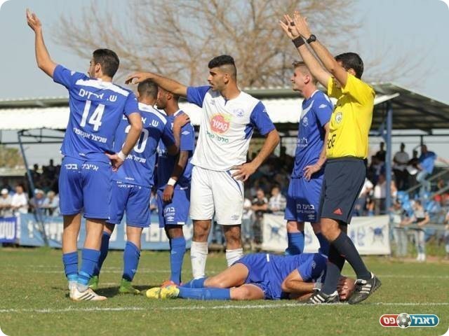 אבידה לשעריים. מלכה על הדשא (קובי רוזן)