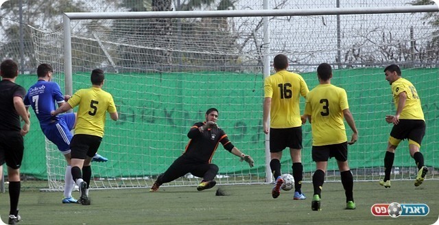 אברמסון מחמיץ גול בטוח