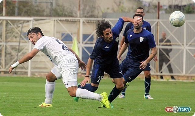 צמח מנסה לברוח מבן חמו (לירן דורף)