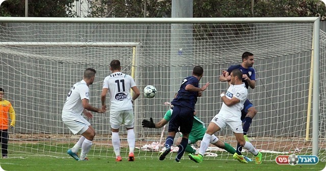 עזרא כובש אך השער נפסל בטענת נבדל (לירן דורף)