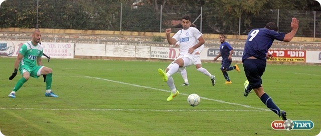 עזרא מחמיץ מצב קורץ בפתיחה (לירן דורף)