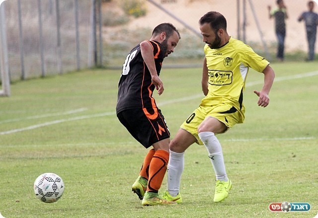 זו לא עבודת פוטושופ, התאומים קצר נלחמים זה בזה (לירן דורף)