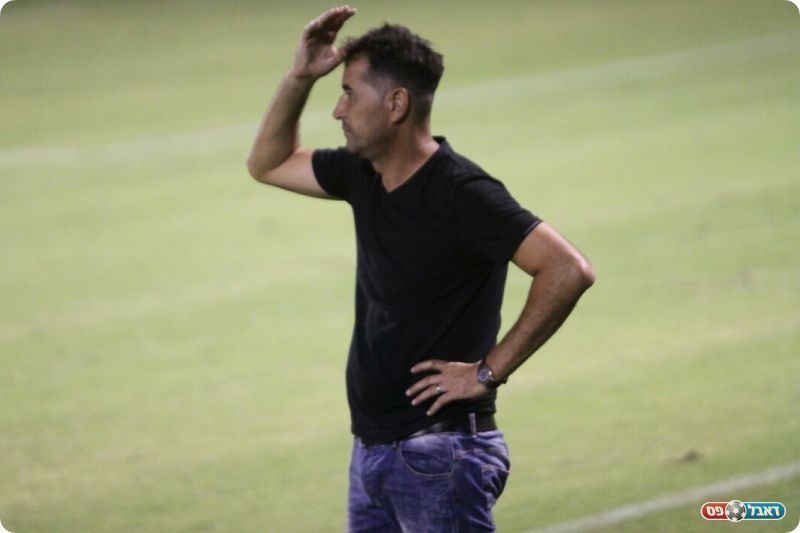 יש לו כאב ראש גדול עכשיו. אבי בוחבוט (שי מוגילבסקי, באדיבות אתר eyoya.co.il)