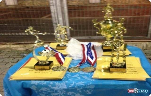 והגביעים (צילום: אלי שמואלי)