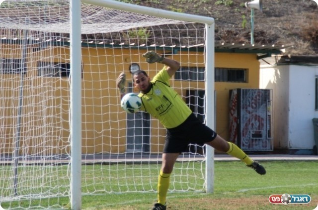 חזר לבין הקורות.נמרוד כהן (צילום: עודד חסין)