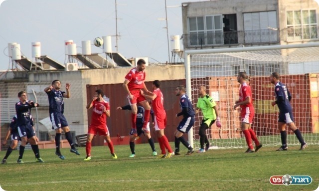 משחק הגנה משובח. דלייה בהתקפה (צילום: עודד חסין)