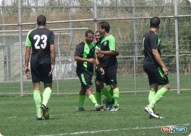 במחצית השנייה הגיעו השערים. ותיקים חוגגת (אלי שמואלי)