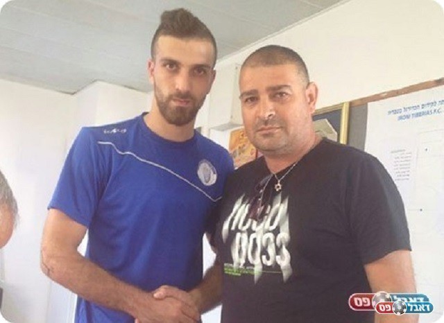 עם המדים של טבריה. מרעי (משמאל) וזוהר יצחק