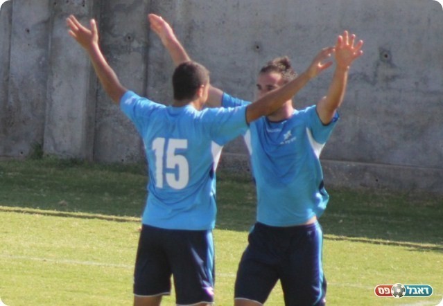 החגיגה של השער (צילום: אחמד עזאיזה)