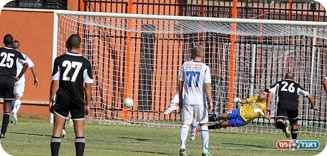 שער ראשון העונה. לוי כובש (צילום: לירן דורף)