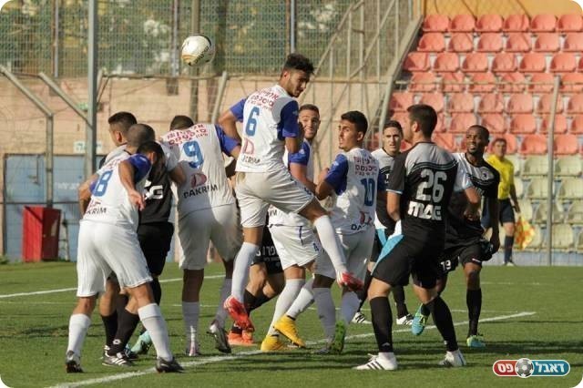 המשחק נפתח בסערה. מורשה לוחצת (קובי רוזן)