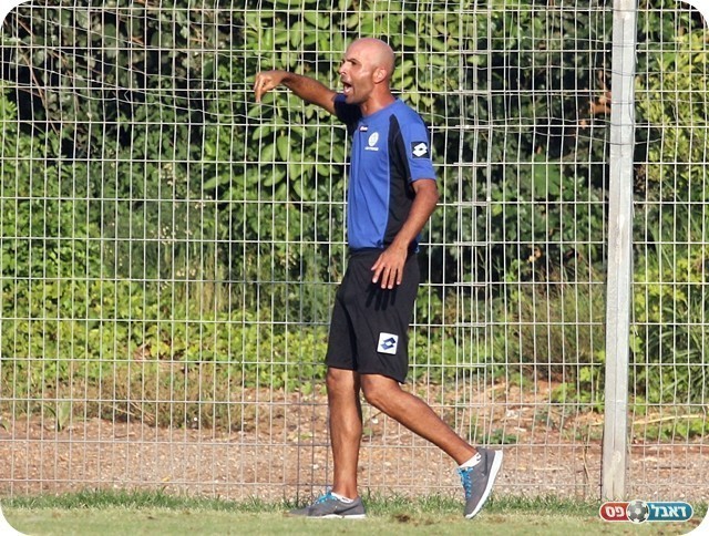 שמר על מאזן מושלם. מאמן הכח, סלמן עמר (צילום: לירן דורף)