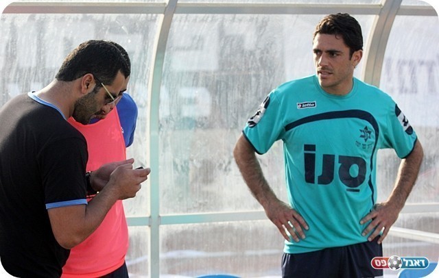 מחכים לתוצאה משעריים. ניסן במתח (צילום: לירן דורף)