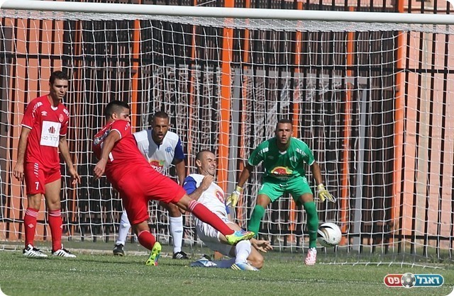 קרופניק מונע ממולאי גול בטוח (לירן דורף)