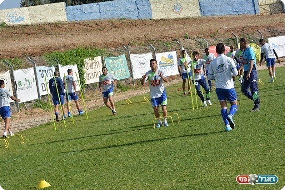 עובדים על יציע אירעי (ולדי מויסייב)