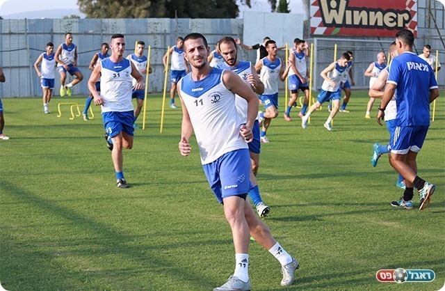 מכיר את המגרש הזה טוב. אבי מלכה (קובי פורטל)