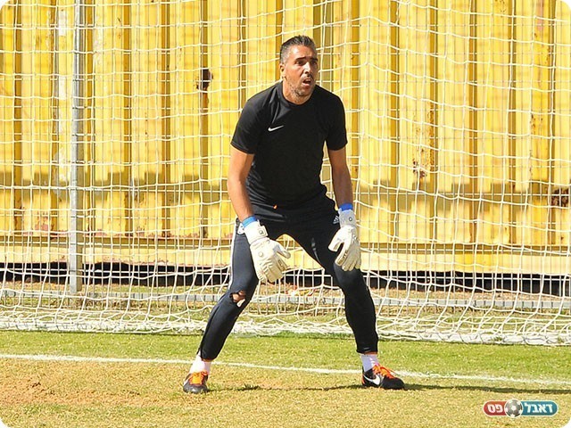 לא הגיע למשחק. עמוס (ארנון לוי)