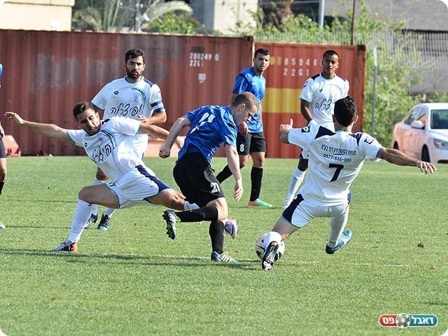 בן דוד ואלמקייס מנסים לעצור את אבלס (ארנון לוי)