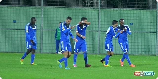 אברה חוגג עם החברים (ארנון לוי)