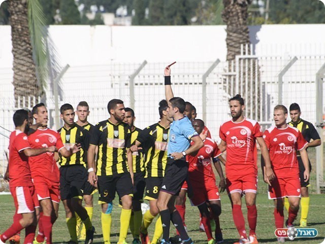 חאלילה רואה את האדום (בית"ר נהריה הפייסבוק הרשמי)