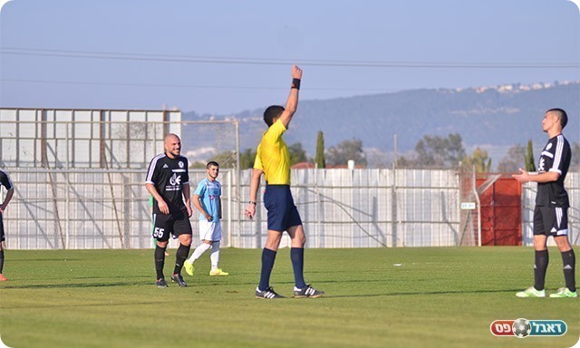 אדום לזועבי (ארנון לוי)