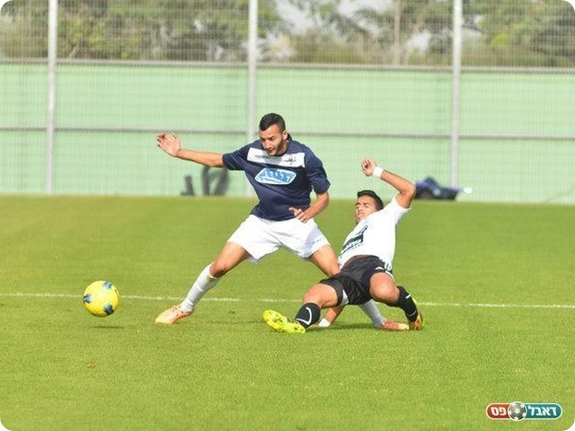 אדיר דיין (בכחול) (ארנון לוי)