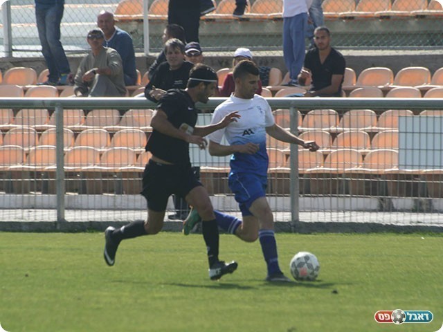 אדיר דנין במאבק עם עמראן בריק (צילום: מיכה פישנזון)