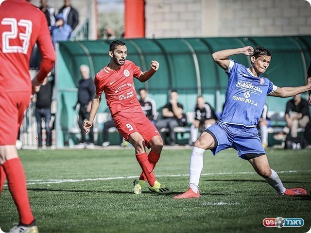 אדרי שולח את הכדור לרשת (נזיה סולטאן)