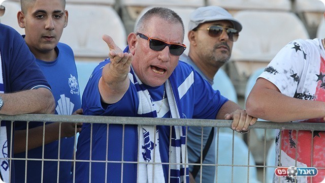 אוהד נוסף שפרק עצבים (דניאל סטרבורבדיס)