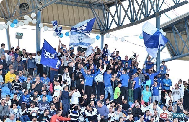 קהל האוהדים מתחיל לאבד סבלנות (צילום: ארנון לוי)
