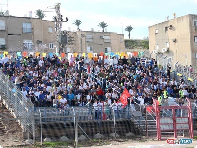 אוהדי טבריה (צילום: עודד חסין)