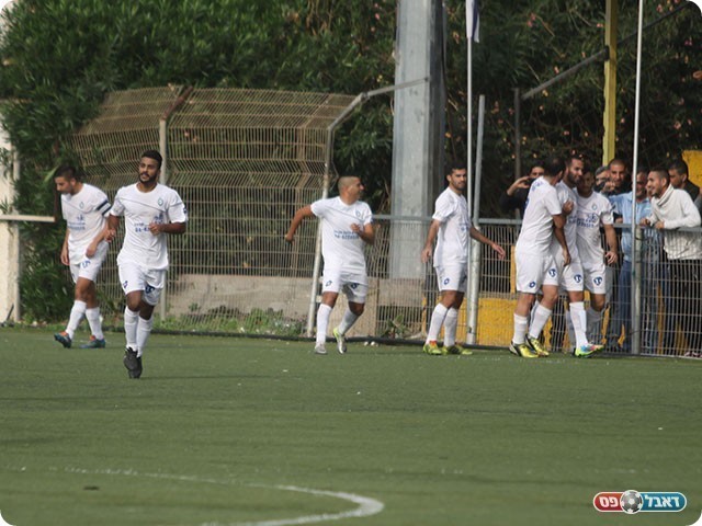 שחקני אולגה חוגגים (שלומי גבאי)