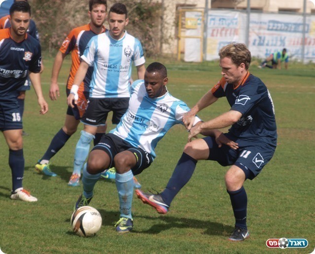 בכורה מחודשת בנס ציונה, עם הפסד כואב. אונגר מימין (אלון יהודיוף)